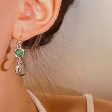 复古宫廷风耳环，欧美创意宝石镶嵌耳环，镀银月亮耳环，精致圆形镶嵌绿宝石，吊坠耳环