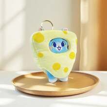 Bộ sưu tập móc khóa Gokko của Miniso gồm những chú Tom và Jerry đáng yêu, với trang phục chủ đề pho mát và được làm từ chất liệu mềm mại, bông xốp, rất thích hợp để trang trí túi xách hoặc treo vào móc khóa. Một lựa chọn lý tưởng cho người hâm mộ Tom và Jerry (1 chiếc). - Nhiều màu - Xem 2