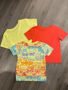 Set de 3 playeras con estilo urbano y estampados de ciudades icónicas, ideales para niños de 2 a 5 años que buscan un look moderno y activo. - Multicolor - Ver 2