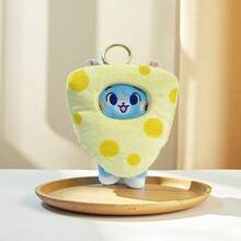 Bộ sưu tập móc khóa Gokko của Miniso gồm những chú Tom và Jerry đáng yêu, với trang phục chủ đề pho mát và được làm từ chất liệu mềm mại, bông xốp, rất thích hợp để trang trí túi xách hoặc treo vào móc khóa. Một lựa chọn lý tưởng cho người hâm mộ Tom và Jerry (1 chiếc). - Nhiều màu - Xem 1
