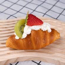 1pc 6.57inch Premium PU Realistic Croissant Bread Model, Cream Ice Cream Bread Model, Artificial Soft Bread, Fake Food Toy, Home Decor, Display For Home, Desktop, Photography Props, Stage Performance, Christmas & New Year Gift