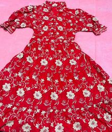 Women's Fashion Midi Dress In 3D Laise Fabric With Elastex On The Back And Button On The Front And Lining - 雙色紅 - 查看 3