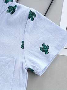 Set de 2 piezas compuesto por una camiseta de manga corta y pantalones cortos con estampado en todo el diseño de cactus de dibujos animados para bebé y niño pequeño, de verano
