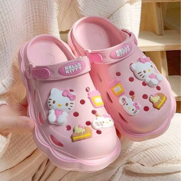 Sanrio Hello Kitty & Friends Damen Charms Clogs - Süße rosa EVA Gartenschuhe mit rutschfester dicker Sohle, atmungsaktives Design für alle Jahreszeiten, perfekt für Strand, Lässig Bekleidung und Outdoor-Aktivitäten, bequeme Sandalenform, Hello Kitty Schuhe