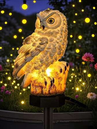 1 pièce Lumière solaire de hibou pour l'extérieur, design réaliste de hibou de grange avec des yeux lumineux, décor de jardin à LED alimenté par énergie solaire, en plastique durable, avec bouton de contrôle marche/arrêt automatique pour la pelouse, la cour, la clôture, l'éclairage d'accentuation de terrasse, un éclairage inspiré de la nature