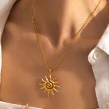 1pc Vintage Sun Totem Pendant Niche Design Stainless Steel Necklace For Women, Suitable For Daily Wear, Party, Jewelry Gift