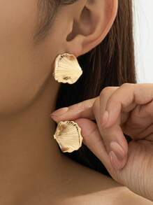 1 par de pendientes de botón de metal con diseño de hoja elegante y texturizado, de estilo coreano elegante, adecuados para uso diario y viajes, joyería exquisita