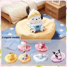 Sanrio 家族毛绒沙发摆件：柔软可爱的抱枕 - 沙发套装、摆件、卡通周边。包含 My Melody、Hello Kitty、Kuromi、布丁狗（Pochacco）、大耳沙宝（Shampoo）和肉桂卷（Cinnamoroll）。盲盒 - 彩色 - 查看 3