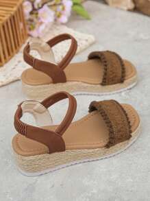 1 Pair Brown Thick Sole Sandals For Teenage Girls (Run Big By 1 Size), Retro Boho Style Children Sandals, Summer Straw Woven Kids Sandals, Suitable For Holiday And Daily Wear