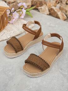 1 Pair Brown Thick Sole Sandals For Teenage Girls (Run Big By 1 Size), Retro Boho Style Children Sandals, Summer Straw Woven Kids Sandals, Suitable For Holiday And Daily Wear