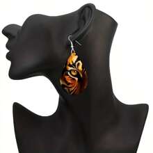 Nouvelles boucles d'oreilles en bois de créativité mode avec un motif recto-verso de tigre audacieux. Boucles d'oreilles de luxe à la mode