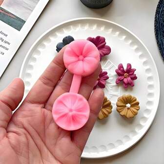 1 件花卉硅胶模具，适用于聚合物粘土树脂工艺品 - DIY 耳环和吊坠 DIY 手工装饰详细花卉设计，耐用硅胶材料