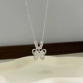 New Chinese Style Cat Eye Stone Butterfly Sterling Silver Necklace For Girls Cool And Niche Design For Chinese Style Fashionable And Versatile