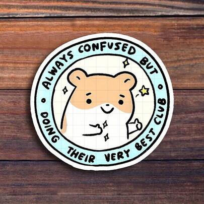 3英寸“总是困惑但尽力而为”俱乐部贴纸，完美为您的空间增添幽默！非常适合笔记本电脑、日记本和计划本。非常适合学生、焦虑人士以及任何欣赏贴切幽默的人。类别：幽默贴纸、励志贴纸、贴切名言、焦虑意识。