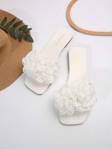 全新大码女式舒适简约系带花卉方头平底凉鞋，夏季休闲户外沙滩一脚蹬鞋