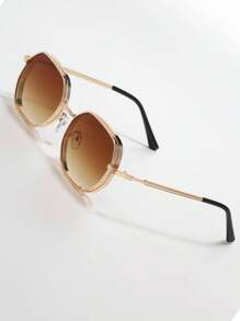 Nouvelles lunettes de mode rétro géométriques, monture en métal simple et élégante de haute qualité. Lunettes punk convenant pour le port quotidien décontracté, les fêtes, la photographie de rue, les défilés de mode