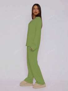 Conjunto Casual Solto de Mulheres para Outono e Inverno, Conforto em Casa, Composto por Top de Manga Longa com Lapela e Abotoamento Único e Calça Reta, Cor Sólida