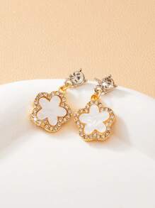 1 Pair Fashionable Delicate New Design Lucky Clover Stud Earrings, Suitable For Daily Wear, Minimalist Style
