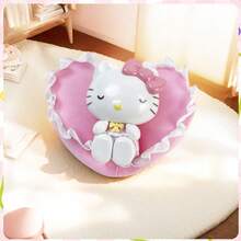 Sanrio 家族毛绒沙发摆件：柔软可爱的抱枕 - 沙发套装、摆件、卡通周边。包含 My Melody、Hello Kitty、Kuromi、布丁狗（Pochacco）、大耳沙宝（Shampoo）和肉桂卷（Cinnamoroll）。盲盒