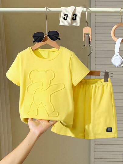 2pcs/Set Summer Casual Outdoor Style Cute Bear Graphic Embossed Print Short Sleeve T-Shirt And Shorts Set, Suitable For 4-7 Years Old Boys