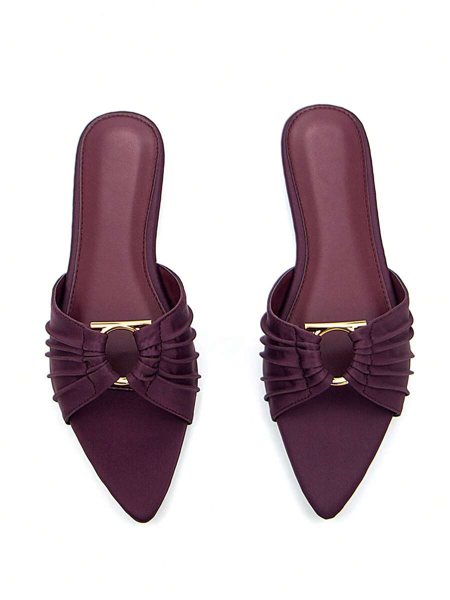 Giày sandal đế bằng nữ màu đỏ rượu vang, chất liệu Lycra, khóa kim loại vàng, điểm nhấn nhún bèo, mũi nhọn, thoải mái, thích hợp cho các buổi tiệc hoặc các dịp thường ngày. - Màu Đỏ Sâu - Xem 1