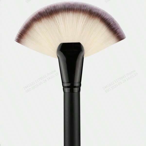 Large Flanel Contour Makeup Brush, Wooden Handle, Non-Shedding