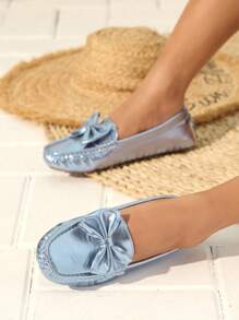 Nuevos mocasines planos versátiles y casuales para mujer con decoración de lazo, zapatos de oficina con slip-on de moda color burdeos