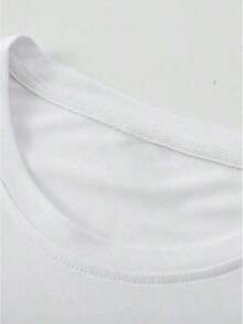 Camiseta de manga corta casual de verano para hombre - Calavera con casco de samurái sosteniendo dos espadas katana, impresa contra un fondo oscuro con la palabra Japón en rojo brillante. Camiseta de algodón puro natural y transpirable. - Blanco - Ver 5
