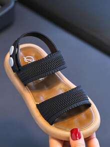 1 par de sandalias nuevas de verano cómodas para niños, con suelas suaves antideslizantes, estilo princesa para usar en la playa - Negro - Ver 5