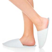 24 pares de pantuflas desechables para invitados - paquete a granel de pantuflas para hotel, spa, viaje, hogar sin zapatos, dedo cerrado (talla US Hombre 10, Mujer 11) - 1 - Ver 3