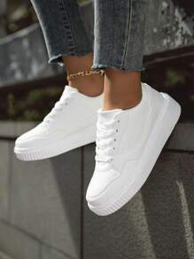 Tenis blancos para mujeres, nueva versión de primavera/verano/otoño, estilo coreano, transpirables, versátiles, calzado casual plano para estudiantes universitarias