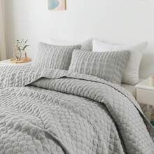 Dark Grey Quilt King Size Bedding Sets With Pillow Shams, Lightweight Soft Bedspread Coverlet, Quilted Blanket Thin Comforter Bed Cover, All Season Spring Summer, 3 Pieces, 104x90 Inches - 淺灰色 - 查看 1