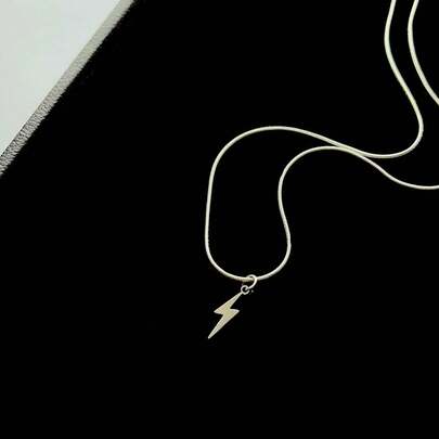 1 件时尚简约百搭不锈钢银蛇骨链十字星吊坠短项链，男女通用珠宝配饰，不会褪色，适合日常佩戴