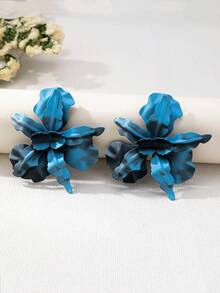 1 对度假风格金属花朵吊坠耳环，适合女士日常和派对装扮，花朵图案随机