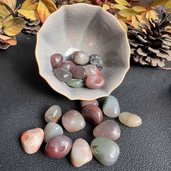 100g/200g natürliche zerkleinerte Steine aus violettem & grünem Achat, geeignet für Pflanzen, Aquarien, Gartendekoration, Kieselsteine, Blumentöpfe, Vasen