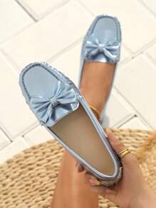 Nuevos mocasines planos versátiles y casuales para mujer con decoración de lazo, zapatos de oficina con slip-on de moda color burdeos