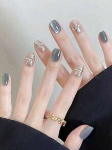 Enhance Your Charm 28pcs Nude Short Square Press-On Nails, Handmade Light-Chasing Blue Cat's Eyes With Sparkling Chain Japanese False Nail Kit, Suitable For Girls And Ladies To Wear During Festivals, Parties, Offices And Daily Life, With Nail Tools 1 Piece Of Jelly Glue 1 Rubbing Strip