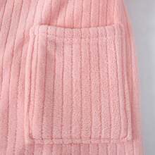 1 Stück Coral Fleece V-Ausschnitt Bademantel, bequemer Freizeitmantel mit Taschen, unisex Nachtwäsche für den Schulstart