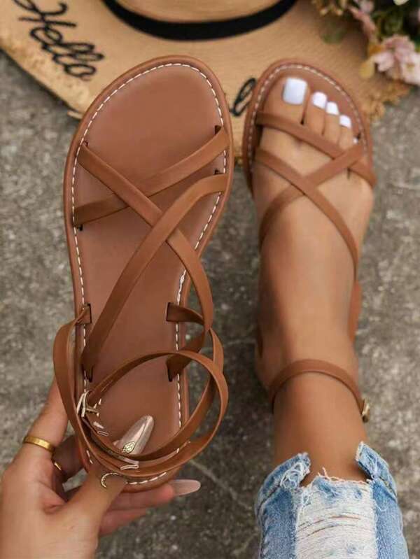 Nuevas sandalias versátiles de talla grande con correas cruzadas y hebilla