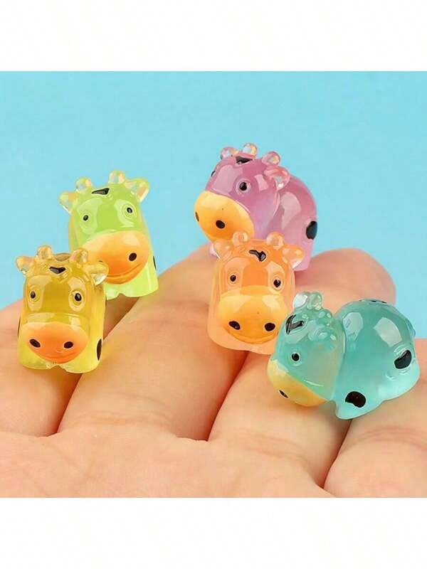Miniaturas de vacas 3D luminosas em cores sortidas, ideais como decoração de micropaisagem, chaveiros, pingentes para celular, presentes de resina, recompensas, lembrancinhas sazonais