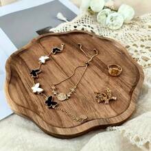 1 pieza Elegante bandeja de joyería de madera de palo de rosa - Diseño exquisito de flor de ciruelo y trébol, acabado pulido suave, decoración de escritorio versátil para el hogar y la oficina, perfecta para Navidad, Pascua, Día de San Valentín, organizador de joyas y cuentas ideal, regalo elegante para cualquier ocasión, mejora tu espacio con una solución de almacenamiento elegante y funcional