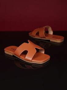 1 paire de sandales romaines marron uni pour petites filles, grande taille, en PU souple et confortable, à enfiler, bout carré, plates, antidérapantes, à la mode et mignonnes, adaptées aux garçons et filles de 3 à 12 ans. Décontractées, pour les fêtes, les vacances à la plage, nouveauté été 2025