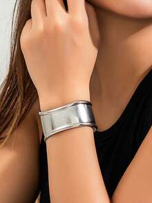 时尚百搭的女孩生日礼物，高端感觉，派对和日常穿着，极简主义奢华小众礼物，嘻哈风格简约光滑不对称手链，女式金属几何 V 形手镯 - 銀色 - 查看 5