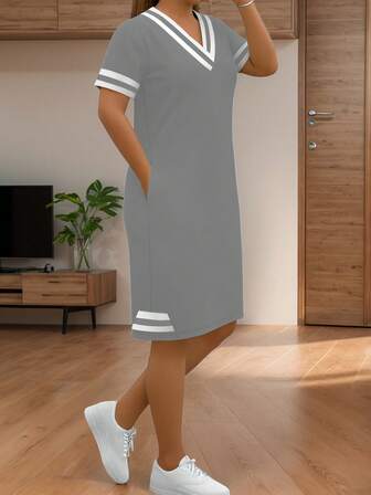时尚休闲百搭拼色条纹V领口袋短袖连衣裙
