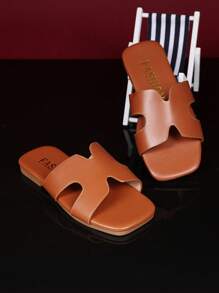 1 paire de sandales romaines marron uni pour petites filles, grande taille, en PU souple et confortable, à enfiler, bout carré, plates, antidérapantes, à la mode et mignonnes, adaptées aux garçons et filles de 3 à 12 ans. Décontractées, pour les fêtes, les vacances à la plage, nouveauté été 2025