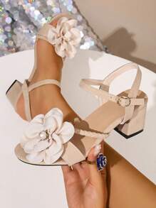 Sandálias de Salto Grosso com Decoração de Flor de Pérola e Cadarço para Mulheres, Sapatos de Salto Alto com Tiras Trançadas e Bico Aberto, Sandálias de Salto Alto Bege de Sola Macia com Fivela Única, Adequadas para Festa e Dança