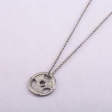 1 pieza Collar con dije en forma de pesa inspirador de acero inoxidable, accesorio deportivo para hombres en atuendos diarios