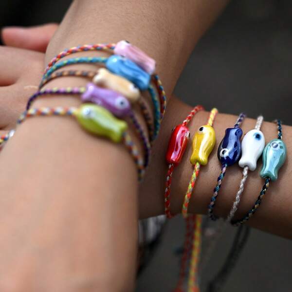 Juego de 10 piezas de brazaletes de cerámica con forma de pez para mujeres, hechos a mano con cuerda de colores tejida, estilo bohemio, brazalete de encanto, joyería de amistad popular