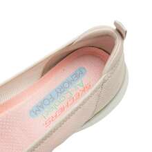 Skechers 女士休闲套脚运动鞋，轻便舒适运动休闲鞋 104199-NAT - 自然色 - 查看 5