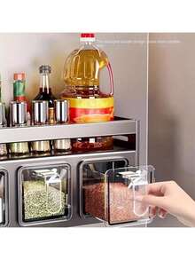 1个壁挂式调料架收纳架 - 铝镁合金材质，防锈，无需充电，免钻孔安装，包含调料罐和储物罐，适用于厨房收纳